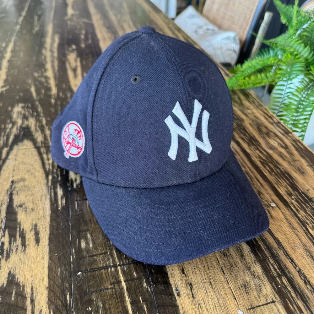 💫 New Era 9FIFTY Light Snapback – New York Hat (Navy & White)